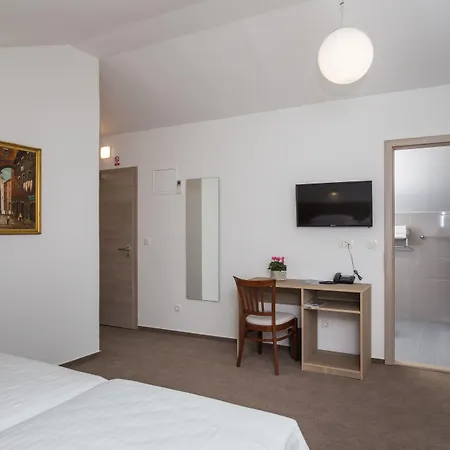 Ξενοδοχείο Vimbula - Komolac 3*